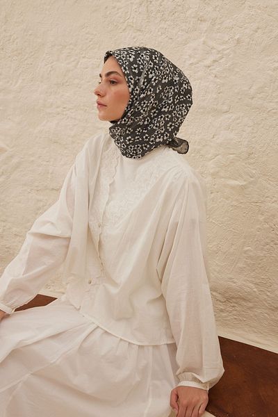 Fresh Daisy Garden Pattern Cotton Vual Scarf Gray