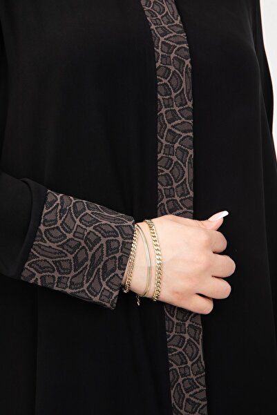 Tuğralı Tesettür Leopar Desenli Fermuarlı Siyah Medine Ipeği Ferace