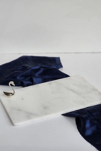 ioadesign Ece Real Thin Marble Tray 30x18 Cm - Silver Color with Swan Figure
