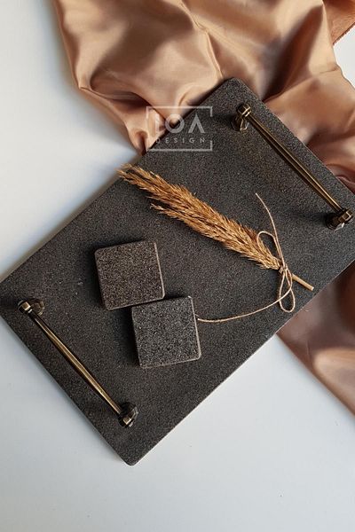 ioadesign Helen - Real Black Basalt Marble Δίσκος υπόσχεσης/αρραβώνων + 2 θήκες για δαχτυλίδια - Αντίκα χρυσή λαβή