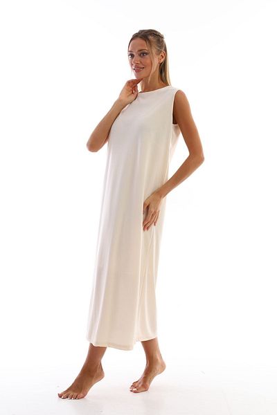 medipek Beigefarbenes, ärmelloses Kleid mit Unterwäsche und Unterrock