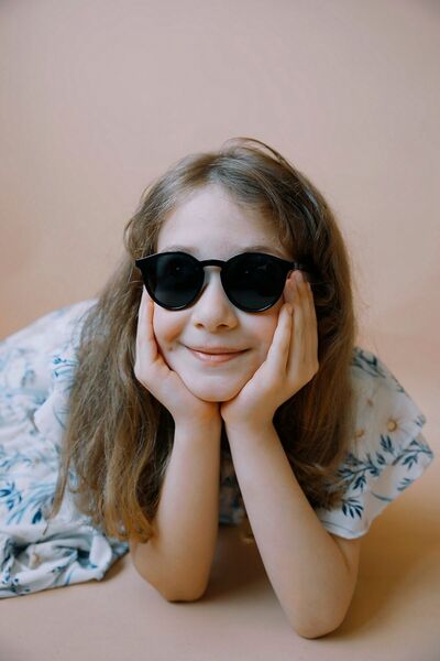 Bilge Karga نظارات شمسية سوداء صلبة للفتيات