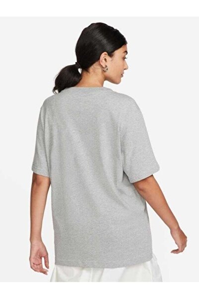 Nike Sportswear Essential Nakış Swooslu Short-sleeve Oversize Kadın Tişört