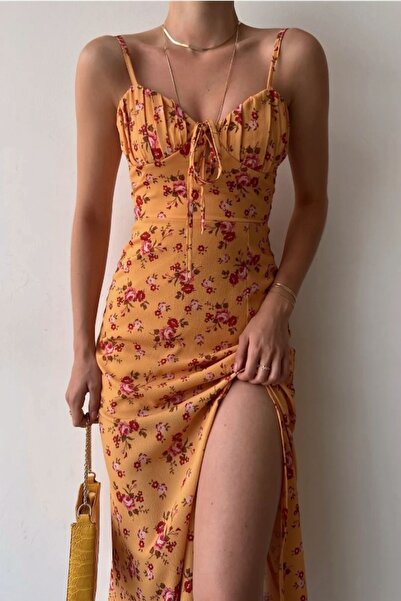 munora butik Askılı Midi Boy Göğüsü Drapeli Çiçek Desenli Yırtmaçlı Kadın Hardal Elbise