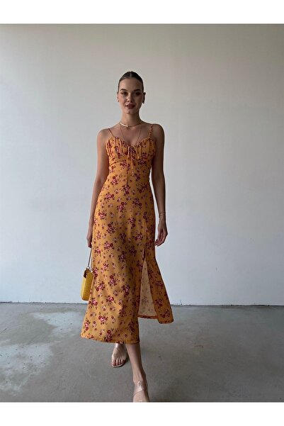 munora butik Askılı Midi Boy Göğüsü Drapeli Çiçek Desenli Yırtmaçlı Kadın Hardal Elbise