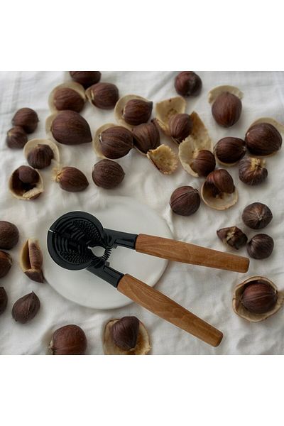 tg tek-iş global Black Walnut and Hazelnut Cracker - Long Handle Cracker Design
