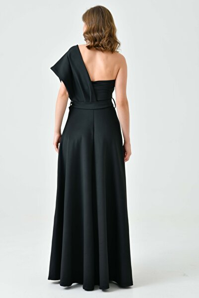 barış sülün lovebox Dámské elastické potápěčské textilie s detailním rozparkem na jednom rameni, maxi černé večerní šaty582754