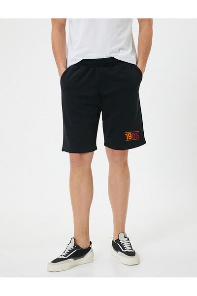 OFFSIDESIGN Men's Oversize Set - Black Shorts and White T-Shirt, Yellow Red 1905 Printed