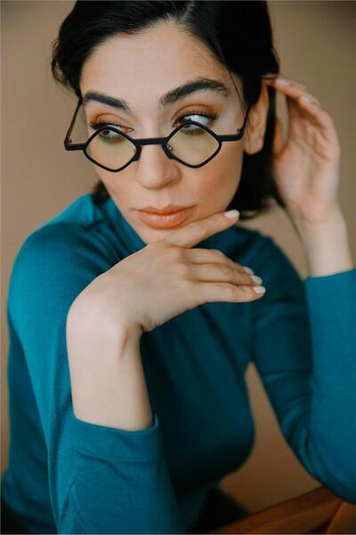 Bilge Karga Negar النظارات الشمسية السوداء الخضراء