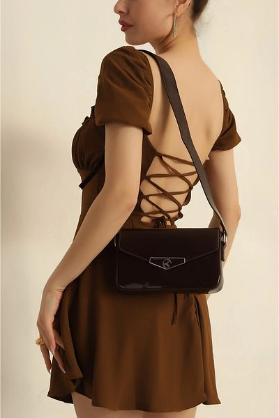 citycenterfashion Geantă de mână și de umăr căptușită cu închidere magnetică cu curea reglabilă din piele lăcuită pentru femei cty-lbn-3349