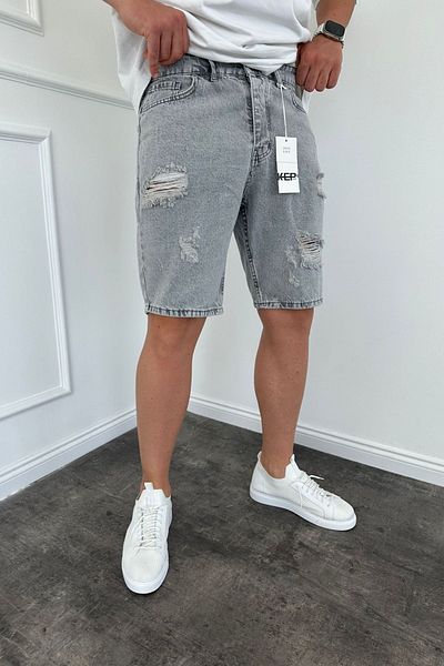 MADZEYMODA Γκρι ανδρικό τζιν σορτς - σκισμένη λεπτομέρεια
