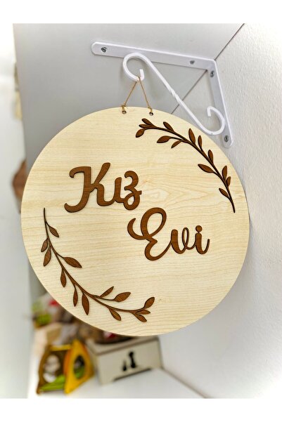 pati Casa Fetei - Ușă de bun venit din lemn și panou decorativ