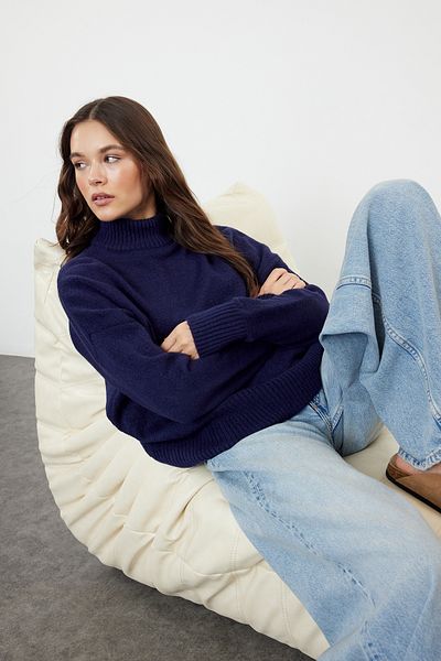 Trendyol Collection Marineblauer, weicher, strukturierter Strickpullover mit weiter Passform TWOAW23KZ00469