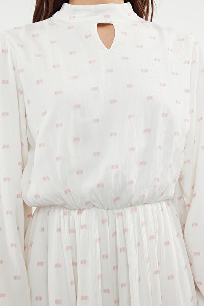 Trendyol Modest Sušené růžové květinové ecru šifonové šaty - podšité, texturované TCTSS24EB00145