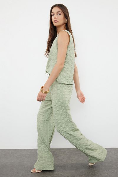 Trendyol Collection Mintfarbenes, gewebtes Blusen- und Hosen-Set TWOSS24AU00132
