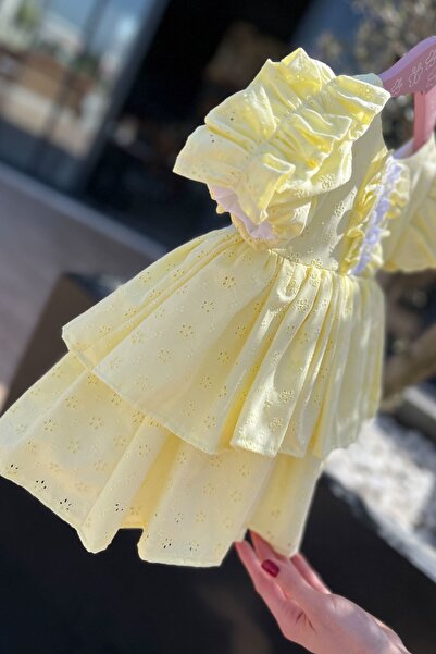 Bertuğ Bebek Dantel ve Büzgü Süslemeli Kız Çocuk Bebek Fisto Pamuk Abiye Sarı Doğum Günü Elbise