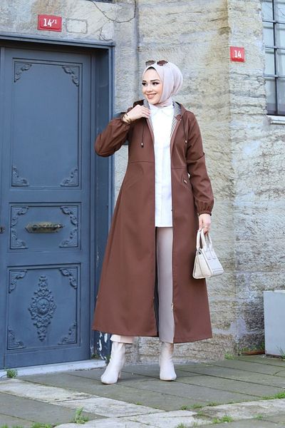 Vibeys Collection Καφέ ριγέ γυναικεία μακριά καμπαρντίνα με μπροστινές τσέπες και αυτοφόδωση αδιάβροχη