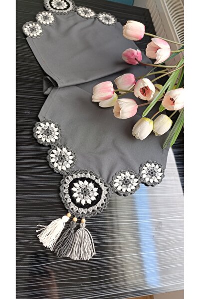 GUHEF Runner Masa Örtüsü Duck Keten Kumaş Örme Dantel Püsküllü GRİ B 40x100 Cm