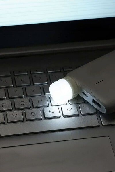 TrendDeco Beyaz Renk Mini Usb Led Lamba Gece Lambası Kitap Okuma Lambası 1 Adet