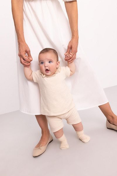 DeFacto Kurzärmliges Rüschenblusen- und Shorts-Set für Babys, Mädchen, 2-teilig – C5085a524sm