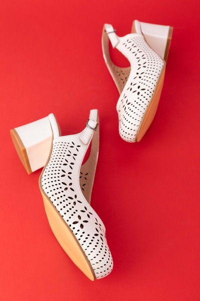 Gondol Шкіряні лазерного різання елегантні туфлі на підборах Шн.1048