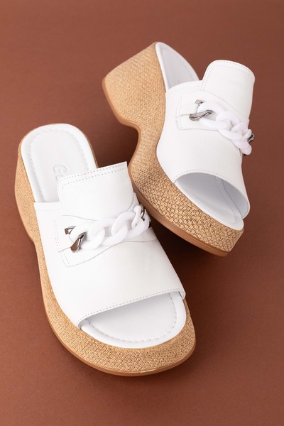 Gondol Γυναικείες παντόφλες με αγκράφα με τακούνι από γνήσιο δέρμα Tlh.700