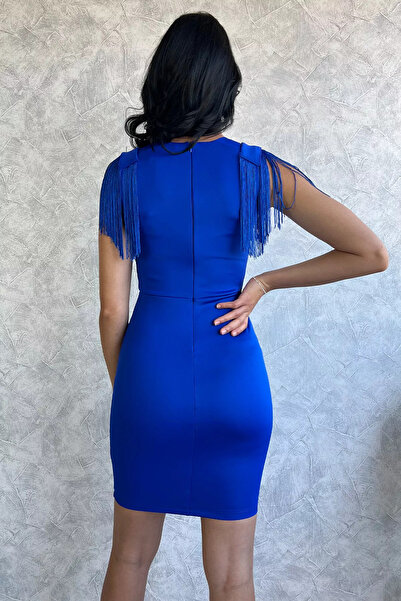 GÜLSELİ Βραδινό φόρεμα Sax Blue Diver Fabric με φούντες ώμου