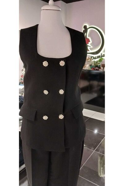 DAMLA BUTİK EREĞLİ DAMLA ATAKAN KARE YAKA YELEKLİ  TAŞ DETAYLI TAKIM ELBİSE