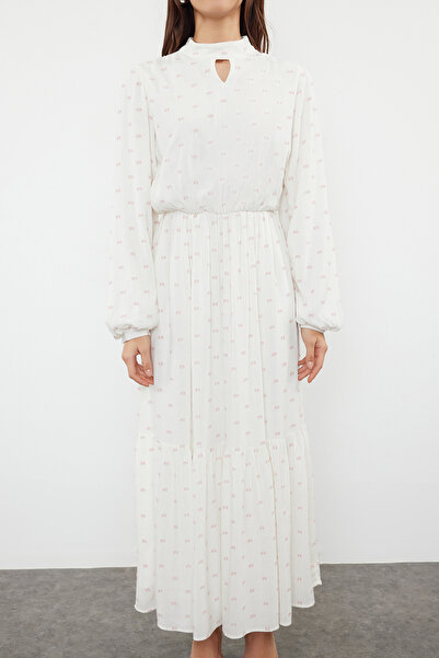 Trendyol Modest Sušené růžové květinové ecru šifonové šaty - podšité, texturované TCTSS24EB00145