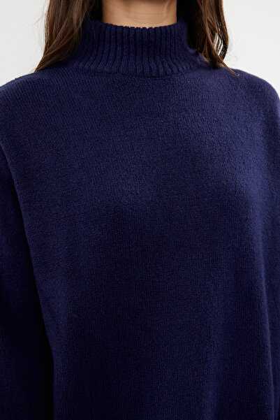 Trendyol Collection Marineblauer, weicher, strukturierter Strickpullover mit weiter Passform TWOAW23KZ00469