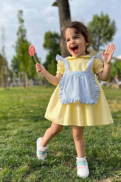 Bertuğ Bebek Mavi Pötikare Önlük Detaylı Sarı Poplin Kız Çocuk Bebek Elbise