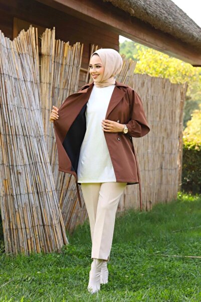 Vibeys Moda Kahverengi Önü Düğme Detaylı Kruvaze Yaka Su Geçirmez Kadın Trençkot