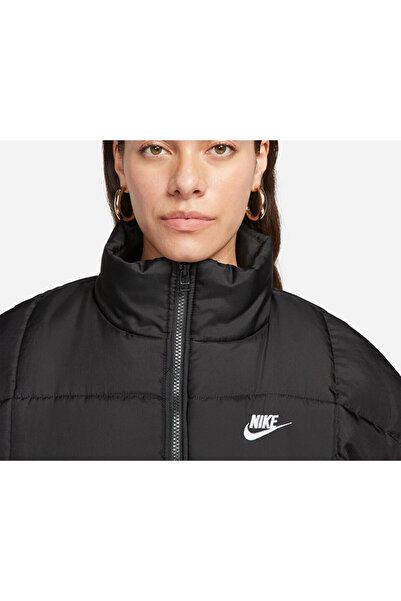 Nike Vestă impermeabilă pentru exterior pentru femei - W Nsw Tf Thrmr Clsc Vest FB7679-010 Negru