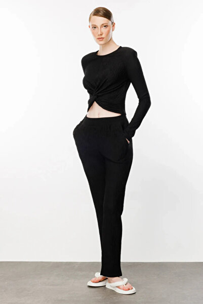 On Fashion Pantaloni de damă negri din țesătură șifonată cu talie elastică