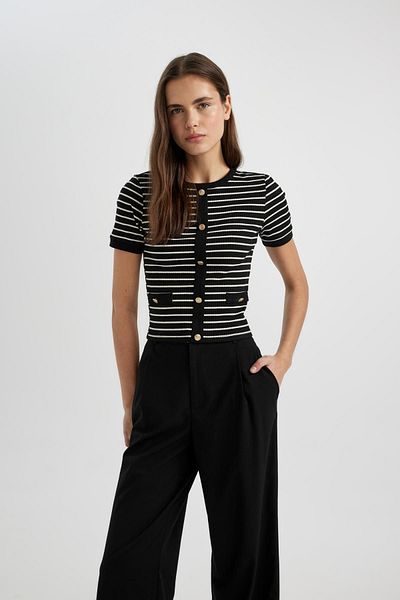 DeFacto Slim Fit Tričko Slim Fit Crew Výstřih Pruhovaná žebrovaná košilka s krátkým rukávem C2566Ax24Sp