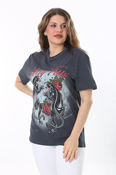 Şans Μπλούζα από καπνιστό βαμβάκι σε μεγάλο μέγεθος - κοντό μανίκι, στάμπα και λεπτομέρεια πέτρας 65N38036