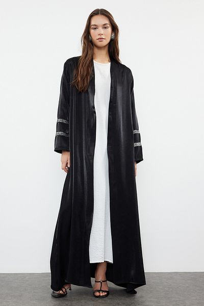 Trendyol Modest Jasně černá vyšívaná dlouhá tkaná čepice, Ferace a Abaya TCTSS24KF00004