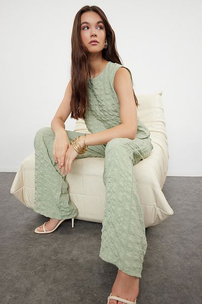 Trendyol Collection Mintfarbenes, gewebtes Blusen- und Hosen-Set TWOSS24AU00132