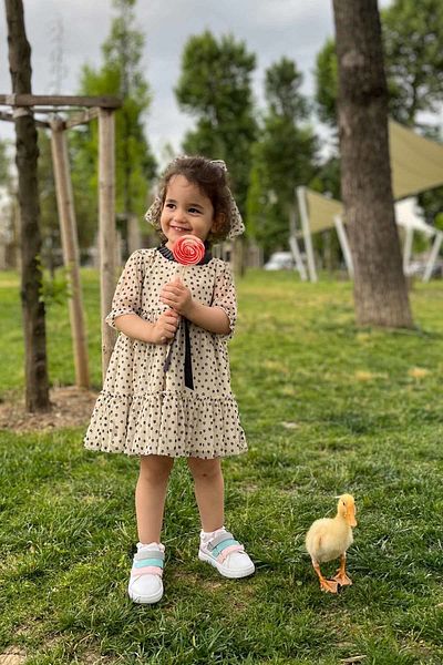 Bertuğ Bebek Σετ φόρεμα και αγκράφα για κοριτσάκι με λεπτομέρεια μικροσκοπικό φλοράλ σιφόν τούλι σε μαύρη κορδέλα