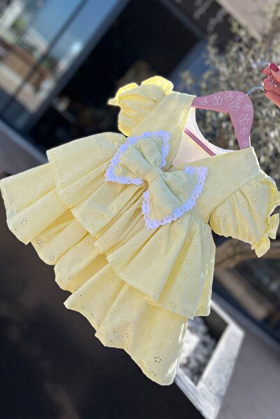 Bertuğ Bebek Dantel ve Büzgü Süslemeli Kız Çocuk Bebek Fisto Pamuk Abiye Sarı Doğum Günü Elbise