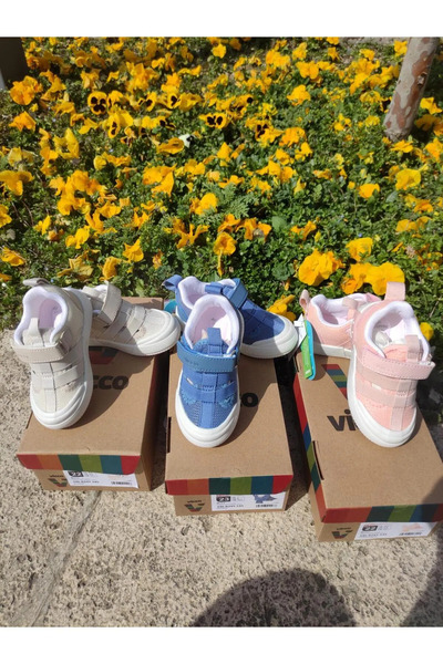 Vicco Summer Lighted Closed-Front Sandals