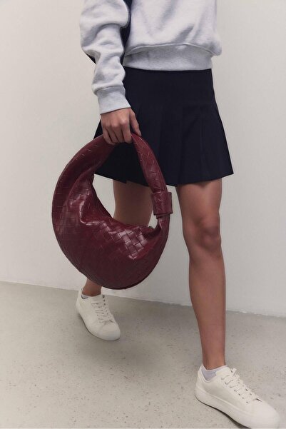 Shule Bags حقيبة كتف محبوكة باللون العنابي دونا