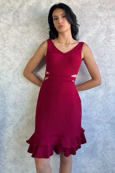 GÜLSELİ فستان سهرة منقوش باللون العنابي بخصر منخفض