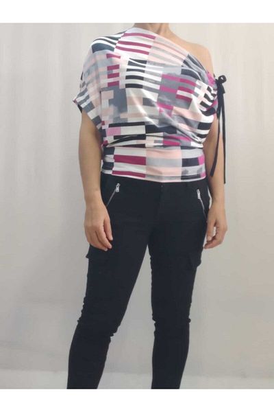 Mertcan Butik Tricou cu model detaliat din dantelă pe un umăr
