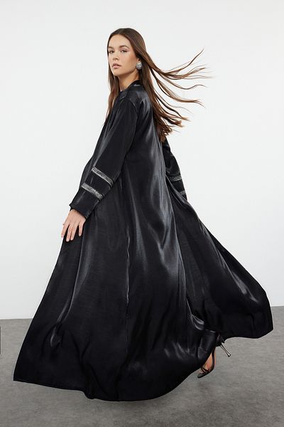 Trendyol Modest Jasně černá vyšívaná dlouhá tkaná čepice, Ferace a Abaya TCTSS24KF00004