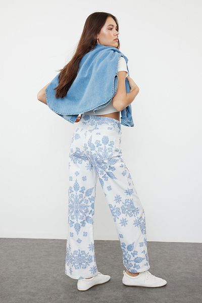Trendyol Collection Culotte-Jeans mit hohem Bund und Blumenmuster - TWOAW25JE00007