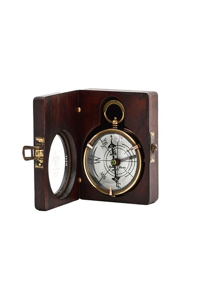 Hediye Sahibi Useful Compass with Pattern on Brass Wooden Box