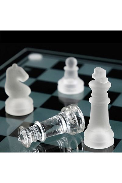 Hediye Sahibi Glass Chess Set 20*20 Cm