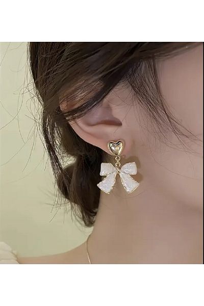 TAKINTI AKSESUAR Gold Heart Bow Detailed Earrings