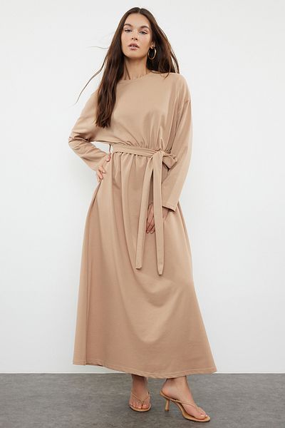 Trendyol Modest Μπεζ Πλεκτό Φόρεμα Oversize - Ζώνη, TCTSS24EB00246